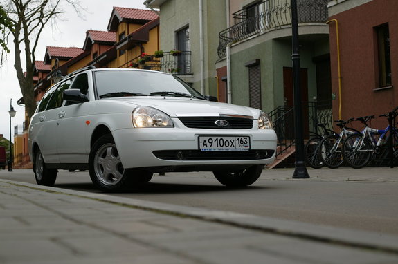 Lada Priora - White