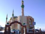 местная мечеть на 54 метра высоты .